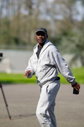 Kolo Muani - Les joueurs de l équipe de France de football arrivent au Centre national de football de Clairefontaine-en-Yveline, France, le 23 mars 2026. Les vice-champions du monde se rendront cette semaine aux Etats-Unis, dans la banlieue de Boston, pour y disputer deux matchs amicaux en préparation de la Coupe du monde 2026. D’abord contre le Brésil jeudi (21h) puis la Colombie dimanche (21h). Pierre Perusseau Bestimage French soccer team during the Arrival of French team at INF Clairefontaine on March 23, 2026 in Clairefontaine, France. Clairefontaine-en-Yveline France  Copyright: xPierrexPerusseaux xBestimagexPierrexPerusseaux xBestimagex