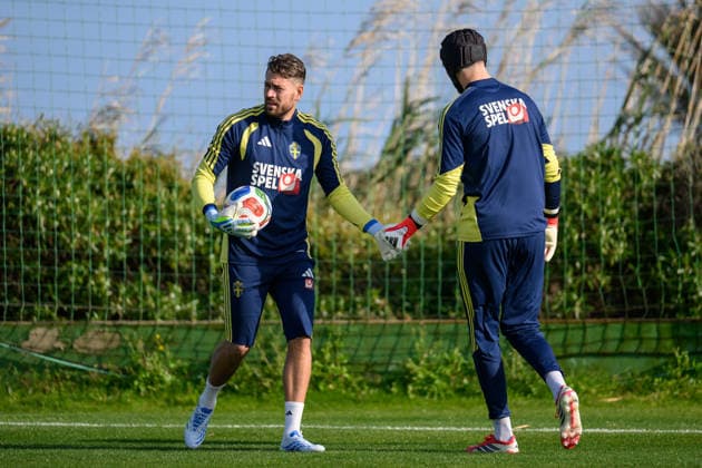 260323 goalkeeper Kristoffer Nordfeldt and goalkeeper Noel Törnqvist of the Swedish national football team during a training session on March 23, 2026 in Valencia. Photo: Joel Marklund BILDBYRAN kod JM JM0804 bbeng fotboll football soccer fotball vm-kval FIFA World Cup, WM, Weltmeisterschaft, Fussball qualifier qualifier träning practice training sverige sweden sverige a Copyright: JOELxMARKLUND BB260323JM033