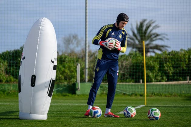 260323 goalkeeper Noel Törnqvist of the Swedish national football team during a training session on March 23, 2026 in Valencia. Photo: Joel Marklund BILDBYRAN kod JM JM0804 bbeng fotboll football soccer fotball vm-kval FIFA World Cup, WM, Weltmeisterschaft, Fussball qualifier qualifier träning practice training sverige sweden sverige a Copyright: JOELxMARKLUND BB260323JM037
