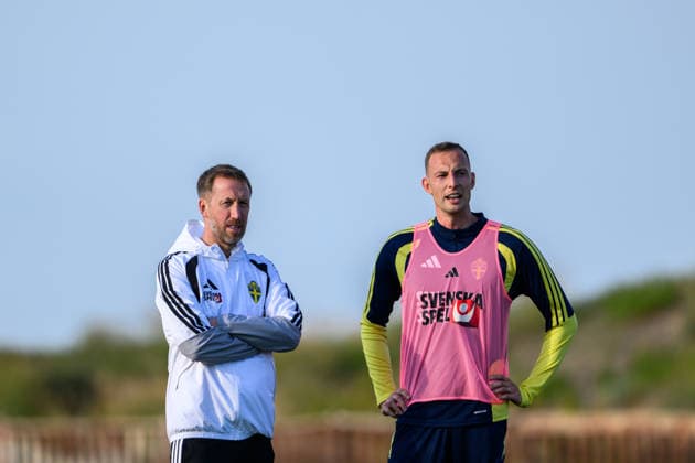 260323 Head coach Graham Potter and Gustaf Nilsson of the Swedish national football team during a training session on March 23, 2026 in Valencia. Photo: Joel Marklund BILDBYRAN kod JM JM0804 bbeng fotboll football soccer fotball vm-kval FIFA World Cup, WM, Weltmeisterschaft, Fussball qualifier qualifier träning practice training sverige sweden sverige a Copyright: JOELxMARKLUND BB260323JM065