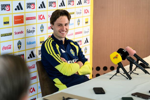 260323 Mattias Svanberg of the Swedish national football team in the mixed zone after a training session on March 23, 2026 in Valencia. Photo: Joel Marklund BILDBYRAN kod JM JM0804 bbeng fotboll football soccer fotball vm-kval FIFA World Cup, WM, Weltmeisterschaft, Fussball qualifier qualifier träning practice training sverige sweden sverige a Copyright: JOELxMARKLUND BB260323JM080