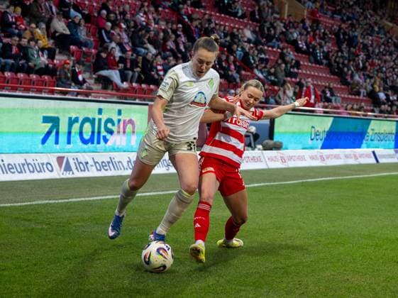Fußball, Frauen, Saison 2025 2026, Google Pixel Frauen-Bundesliga (21. Spieltag), 1. FC Union Berlin - Werder Bremen, v. l. Mara Alber (Werder Bremen), Judith Steinert (1. Frauen 1. FC Union), 23.03. 2026, Copyright: xMatthiasxKochx