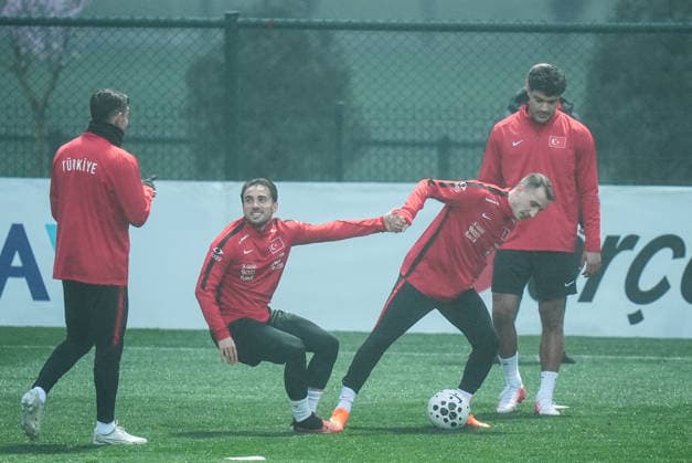 Turkish National Football Team training session ISTANBUL, TURKIYE - MARCH 23: Turkish National Football Team players Yunus Akgun (3rd L) and Kerem Akturkoglu (2nd R) attend the training session, under the lead of head coach Vincenzo Montella, ahead of the 2026 FIFA World Cup, WM, Weltmeisterschaft, Fussball European Qualifiers play-off semifinal match against Romania at Hasan Dogan National Teams Camp and Training Facilities in Istanbul, Turkiye on March 23, 2026. Hakan Akgun Anadolu Istanbul Turkey. Editorial use only. Please get in touch for any other usage.  Copyright: x2026xAnadoluxHakanxAkgunx