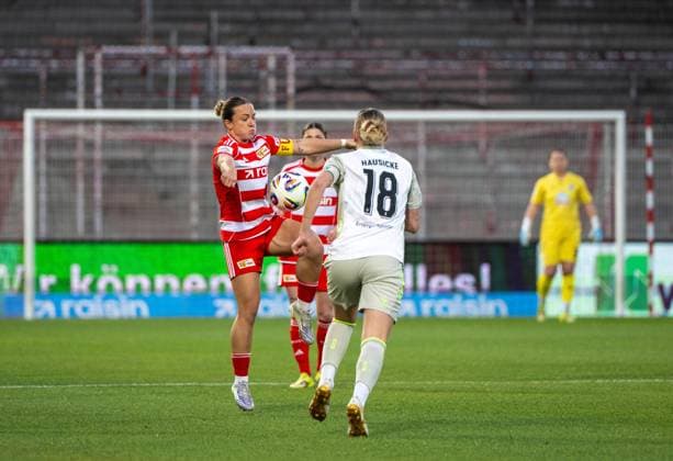 Fußball, Frauen, Saison 2025 2026, Google Pixel Frauen-Bundesliga (21. Spieltag), 1. FC Union Berlin - Werder Bremen, v. l. Lisa Heiseler (1. Frauen 1. FC Union), Lina Hausicke (Werder Bremen), 23.03. 2026, Copyright: xMatthiasxKochx