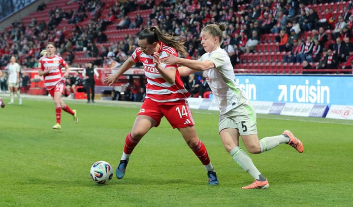 Hannah Eurlings, Michelle Ulbrich Zweikampf Spielszene Aktion Fußball Fussball Frauen Damen Bundesliga 21. Spieltag Saison 2025 2026 23.03.2026 1.FC Union Berlin vs. SV Werder Bremen DFL regulations prohibit any use of photographs as image sequences and or quasi-video