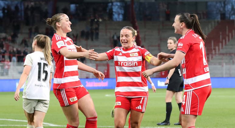 li. Lia Kamber jubelt nach Tor zum 1:0 mit Lisa Heiseler, Hannah Eurlings Freude Emotion Jubel Fußball Fussball Frauen Damen Bundesliga 21. Spieltag Saison 2025 2026 23.03.2026 1.FC Union Berlin vs. SV Werder Bremen DFL regulations prohibit any use of photographs as image sequences and or quasi-video