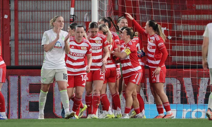 Torwart Nadine Böhi jubelt nach gehaltenem Elfmeter mit Teamkolleginnen Freude Emotion Jubel Fußball Fussball Frauen Damen Bundesliga 21. Spieltag Saison 2025 2026 23.03.2026 1.FC Union Berlin vs. SV Werder Bremen DFL regulations prohibit any use of photographs as image sequences and or quasi-video