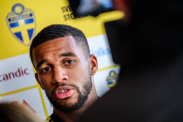 260323 Isak Hien of the Swedish national football team in the mixed zone after a training session on March 23, 2026 in Valencia. Photo: Joel Marklund BILDBYRAN kod JM JM0804 bbeng fotboll football soccer fotball vm-kval FIFA World Cup, WM, Weltmeisterschaft, Fussball qualifier qualifier träning practice training sverige sweden sverige a Copyright: JOELxMARKLUND BB260323JM101