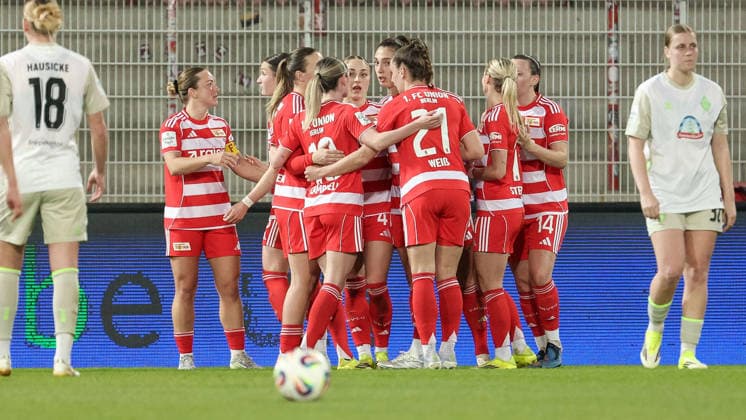 Spielerinnen des 1. FC Union Berlin mit Torjubel, Jubel, jubeln, jubelt, optimistisch, Spielszene, Highlight, Freude über das Tor zum 2:0, DIE DFB-RICHTLINIEN UNTERSAGEN JEGLICHE NUTZUNG VON FOTOS ALS SEQUENZBILDER UND ODER VIDEOÄHNLICHE FOTOSTRECKEN. DFB REGULATIONS PROHIBIT ANY USE OF PHOTOGRAPHS AS IMAGE SEQUENCES AND OR QUASI-VIDEO., 23.03.2026, Berlin (Deutschland), Fussball, Google Pixel Frauen-Bundesliga, 1. FC Union Berlin - SV Werder Bremen