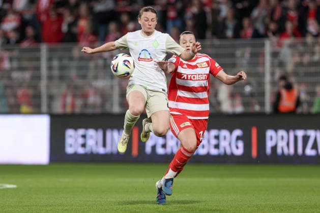 v.li.: Chiara D Angelo (SV Werder Bremen, 2) und Hannah Eurlings (1. FC Union Berlin, 14) im Zweikampf, Duell, Dynamik, Aktion, Action, Spielszene, DIE DFB-RICHTLINIEN UNTERSAGEN JEGLICHE NUTZUNG VON FOTOS ALS SEQUENZBILDER UND ODER VIDEOÄHNLICHE FOTOSTRECKEN. DFB REGULATIONS PROHIBIT ANY USE OF PHOTOGRAPHS AS IMAGE SEQUENCES AND OR QUASI-VIDEO., 23.03.2026, Berlin (Deutschland), Fussball, Google Pixel Frauen-Bundesliga, 1. FC Union Berlin - SV Werder Bremen