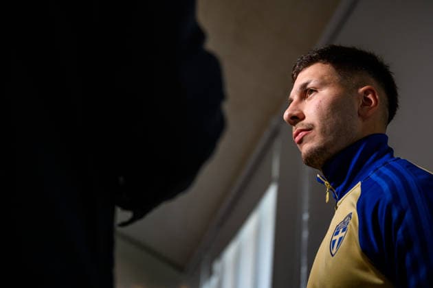 260323 Roony Bardghji of the Swedish national football team in the mixed zone after a training session on March 23, 2026 in Valencia. Photo: Joel Marklund BILDBYRAN kod JM JM0804 bbeng fotboll football soccer fotball vm-kval FIFA World Cup, WM, Weltmeisterschaft, Fussball qualifier qualifier träning practice training sverige sweden sverige a Copyright: JOELxMARKLUND BB260323JM112