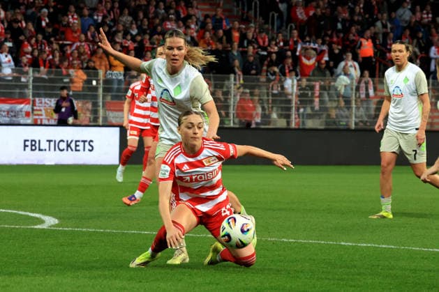 DEU, 2.BL, Frauen, 1.FC Union vs. Werder Bremen, 23.03.2026, Stadion Alte Foersterei, Berlin, DEU, 2.BL, Frauen, 1.FC Union vs. Werder Bremen, im Bild: Kamber Lia(1.FC Union Berlin 41), Juliane Wirtz (Werder Bremen 28) DFL - regulations prohibit any use of Photographs as image sequences and or quasi-video