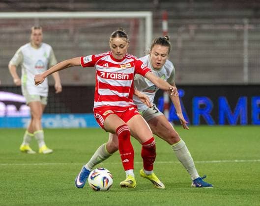 Fußball, Frauen, Saison 2025 2026, Google Pixel Frauen-Bundesliga (21. Spieltag), 1. FC Union Berlin - Werder Bremen, v. l. Lia Kamber (1. Frauen 1. FC Union), Mara Alber (Werder Bremen), 23.03. 2026, Copyright: xMatthiasxKochx