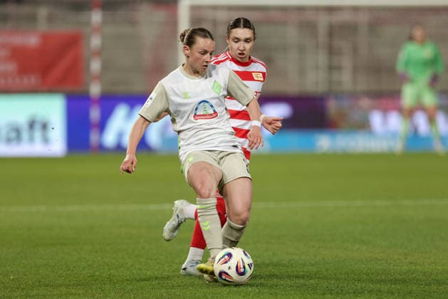 v.li.: Chiara D Angelo (SV Werder Bremen, 2) und Sophie Weidauer (1. FC Union Berlin, 9) im Zweikampf, Duell, Dynamik, Aktion, Action, Spielszene, DIE DFB-RICHTLINIEN UNTERSAGEN JEGLICHE NUTZUNG VON FOTOS ALS SEQUENZBILDER UND ODER VIDEOÄHNLICHE FOTOSTRECKEN. DFB REGULATIONS PROHIBIT ANY USE OF PHOTOGRAPHS AS IMAGE SEQUENCES AND OR QUASI-VIDEO., 23.03.2026, Berlin (Deutschland), Fussball, Google Pixel Frauen-Bundesliga, 1. FC Union Berlin - SV Werder Bremen