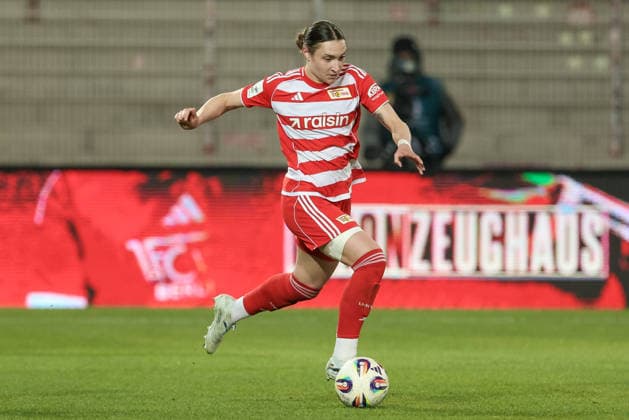 Sophie Weidauer (1. FC Union Berlin, 9) am Ball, Freisteller, Einzelbild, Ganzkörper, Aktion, Action, Spielszene, DIE DFB-RICHTLINIEN UNTERSAGEN JEGLICHE NUTZUNG VON FOTOS ALS SEQUENZBILDER UND ODER VIDEOÄHNLICHE FOTOSTRECKEN. DFB REGULATIONS PROHIBIT ANY USE OF PHOTOGRAPHS AS IMAGE SEQUENCES AND OR QUASI-VIDEO., 23.03.2026, Berlin (Deutschland), Fussball, Google Pixel Frauen-Bundesliga, 1. FC Union Berlin - SV Werder Bremen
