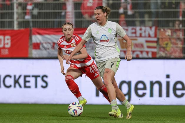v.li.: Lia Kamber (1. FC Union Berlin, 41) und Larissa Mühlhaus (SV Werder Bremen, 7) im Zweikampf, Duell, Dynamik, Aktion, Action, Spielszene, DIE DFB-RICHTLINIEN UNTERSAGEN JEGLICHE NUTZUNG VON FOTOS ALS SEQUENZBILDER UND ODER VIDEOÄHNLICHE FOTOSTRECKEN. DFB REGULATIONS PROHIBIT ANY USE OF PHOTOGRAPHS AS IMAGE SEQUENCES AND OR QUASI-VIDEO., 23.03.2026, Berlin (Deutschland), Fussball, Google Pixel Frauen-Bundesliga, 1. FC Union Berlin - SV Werder Bremen