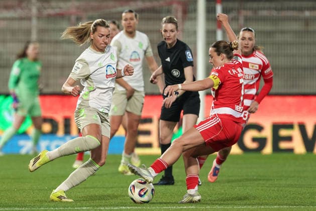 v.li.: Medina Desic (SV Werder Bremen, 9) und Lisa Heiseler (1. FC Union Berlin, 7) im Zweikampf, Duell, Dynamik, Aktion, Action, Spielszene, DIE DFB-RICHTLINIEN UNTERSAGEN JEGLICHE NUTZUNG VON FOTOS ALS SEQUENZBILDER UND ODER VIDEOÄHNLICHE FOTOSTRECKEN. DFB REGULATIONS PROHIBIT ANY USE OF PHOTOGRAPHS AS IMAGE SEQUENCES AND OR QUASI-VIDEO., 23.03.2026, Berlin (Deutschland), Fussball, Google Pixel Frauen-Bundesliga, 1. FC Union Berlin - SV Werder Bremen