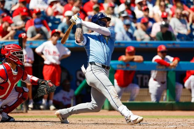 Sport Bilder des Tages March 23, 2026, Clearwater, Florida, USA: Tampa Bay Rays right fielder Jake Fraley (17) homers off of Philadelphia Phillies pitcher JesoÂºs Luzardo (44) during sixth inning at Baycare Park on Monday, March 23, 2026, in Clearwater. Clearwater USA - ZUMAs70_ 20260323_zan_s70_019 Copyright: xJeffereexWoox