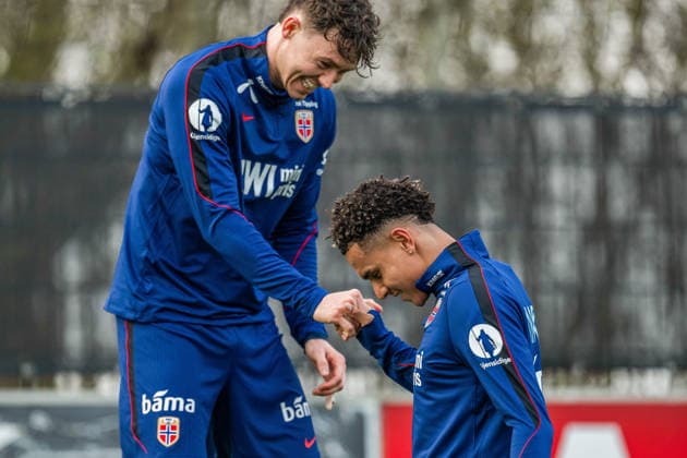 260323 Jorgen Strand Larsen and Antonio Nusa of the Norwegian national football team during a training session on March 23, 2026 in Wijdewormer. Photo: Vegard Grott BILDBYRAN kod VG VG0897 bbeng fotball football soccer fotboll norge norway trening träning training practice amsterdam Copyright: VEGARDxGRoTT BB260323VG012
