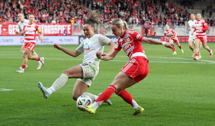 Maja Sternad, Judith Steinert Zweikampf Spielszene Aktion Fußball Fussball Frauen Damen Bundesliga 21. Spieltag Saison 2025 2026 23.03.2026 1.FC Union Berlin vs. SV Werder Bremen DFL regulations prohibit any use of photographs as image sequences and or quasi-video