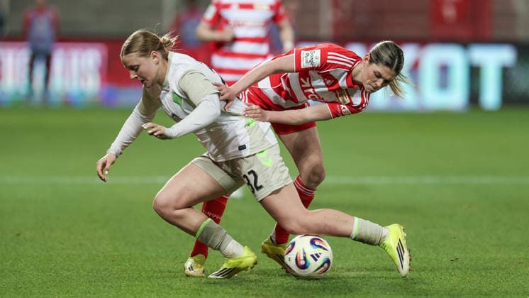 v.li.: Sarah Gutmann (SV Werder Bremen, 32) und Eileen Campbell (1. FC Union Berlin, 10) im Zweikampf, Duell, Dynamik, Aktion, Action, Spielszene, DIE DFB-RICHTLINIEN UNTERSAGEN JEGLICHE NUTZUNG VON FOTOS ALS SEQUENZBILDER UND ODER VIDEOÄHNLICHE FOTOSTRECKEN. DFB REGULATIONS PROHIBIT ANY USE OF PHOTOGRAPHS AS IMAGE SEQUENCES AND OR QUASI-VIDEO., 23.03.2026, Berlin (Deutschland), Fussball, Google Pixel Frauen-Bundesliga, 1. FC Union Berlin - SV Werder Bremen
