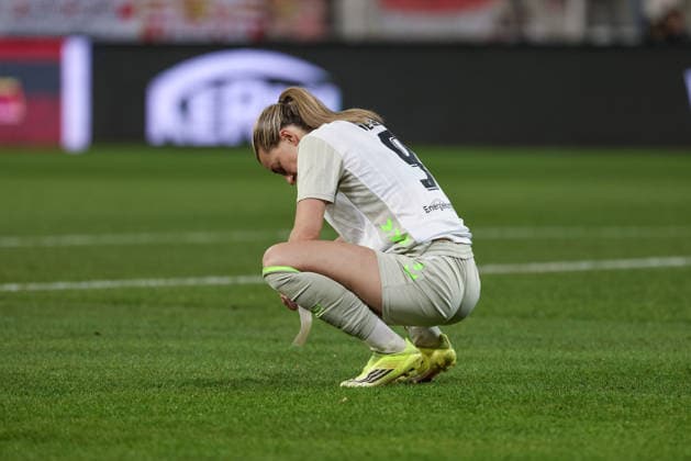 Medina Desic (SV Werder Bremen, 9) enttäuscht über die Niederlage, Enttäuschung nach dem Schlusspfiff, Abpfiff, Highlight, Verlierer, verloren, Frustration, pessimistisch, traurig, DIE DFB-RICHTLINIEN UNTERSAGEN JEGLICHE NUTZUNG VON FOTOS ALS SEQUENZBILDER UND ODER VIDEOÄHNLICHE FOTOSTRECKEN. DFB REGULATIONS PROHIBIT ANY USE OF PHOTOGRAPHS AS IMAGE SEQUENCES AND OR QUASI-VIDEO., 23.03.2026, Berlin (Deutschland), Fussball, Google Pixel Frauen-Bundesliga, 1. FC Union Berlin - SV Werder Bremen