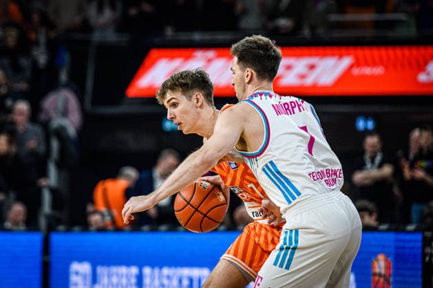 Neu Ulm, Deutschland, 23.03.26: Tobias Jensen (ratiopharm ulm) und Grayson Murphy (Telekom Baskets Bonn) im Zweikampf waehrend des Basketball Bundesliga Spiels zwischen ratiopharm ulm vs Telekom Baskets Bonn in der ratiopharm Arena am 23. März 2026 in Neu Ulm, Deutschland. (Foto von Harry Langer DeFodi Images) ratiopharm Arena, Germany, 23.03.26: Tobias Jensen (ratiopharm ulm) und Grayson Murphy (Telekom Baskets Bonn) battle for the ball during the Basketball Bundesliga match between ratiopharm ulm vs Telekom Baskets Bonn at Neu Ulm on March 23, 2026 in ratiopharm Arena, Germany. (Photo by Harry Langer DeFodi Images) (Photo by Harry Langer DeFodi Images) -