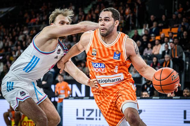 Neu Ulm, Deutschland, 23.03.26: Christopher Ledlum (ratiopharm ulm) im Zweikampf waehrend des Basketball Bundesliga Spiels zwischen ratiopharm ulm vs Telekom Baskets Bonn in der ratiopharm Arena am 23. März 2026 in Neu Ulm, Deutschland. (Foto von Harry Langer DeFodi Images) ratiopharm Arena, Germany, 23.03.26: Christopher Ledlum (ratiopharm ulm) battle for the ball during the Basketball Bundesliga match between ratiopharm ulm vs Telekom Baskets Bonn at Neu Ulm on March 23, 2026 in ratiopharm Arena, Germany. (Photo by Harry Langer DeFodi Images) (Photo by Harry Langer DeFodi Images) -
