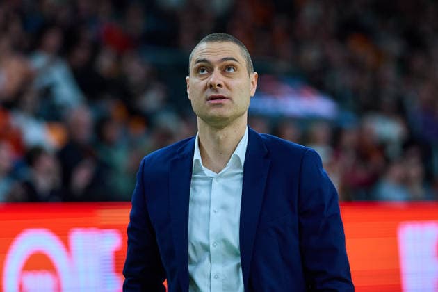 Marko Stankovic (Telecom Baskets Bonn, Headcoach) mit Blick zur Anzeige GER, ratiopharm ulm vs. Telekom Baskets Bonn, Basketball, 25. Spieltag, EasyCredit BBL, Spielzeit 2025 2026, 23.03.2026 GER, ratiopharm ulm vs. Telekom Baskets Bonn, Basketball, 25. Spieltag, EasyCredit BBL, Spielzeit 2025 2026, 23.03.2026 Neu-Ulm Copyright: xEibner-Pressefoto GeraldxOelze-dexStoppanyx EP_ODS