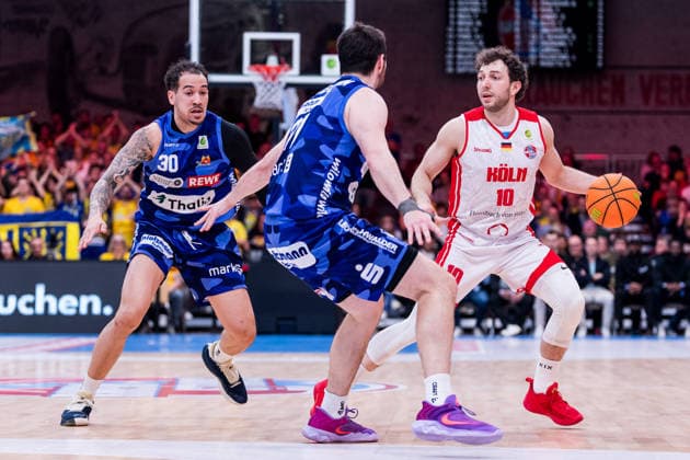 Barmer 2. Basketball Bundesliga ProA: RheinStars Köln vs Phoenix Hagen, 23.03.2026 Tim Uhlemann (Phoenix Hagen, 21), Haris Hujic (RheinStars Köln, 10) am Ball Barmer 2. Basketball Bundesliga ProA: RheinStars Köln vs Phoenix Hagen, Köln, Motorworld am 23.03.2026 Copyright: xBEAUTIFULxSPORTS Wunderlx