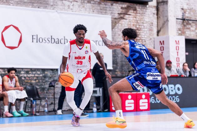 Barmer 2. Basketball Bundesliga ProA: RheinStars Köln vs Phoenix Hagen, 23.03.2026 Kenny Andre Calliste Keannou Baptiste (RheinStars Köln, 39) am Ball, Marvin Omonigho Omuvwie (Phoenix Hagen, 11) Barmer 2. Basketball Bundesliga ProA: RheinStars Köln vs Phoenix Hagen, Köln, Motorworld am 23.03.2026 Copyright: xBEAUTIFULxSPORTS Wunderlx
