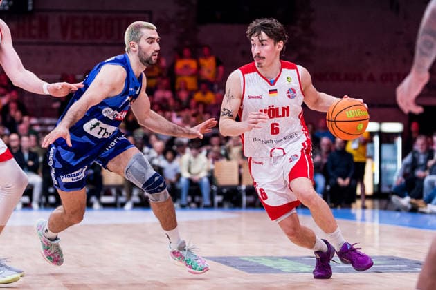 Barmer 2. Basketball Bundesliga ProA: RheinStars Köln vs Phoenix Hagen, 23.03.2026 Dominick Jordan von Waaden (Phoenix Hagen, 13), Jasper Günther (RheinStars Köln, 6) am Ball Barmer 2. Basketball Bundesliga ProA: RheinStars Köln vs Phoenix Hagen, Köln, Motorworld am 23.03.2026 Copyright: xBEAUTIFULxSPORTS Wunderlx