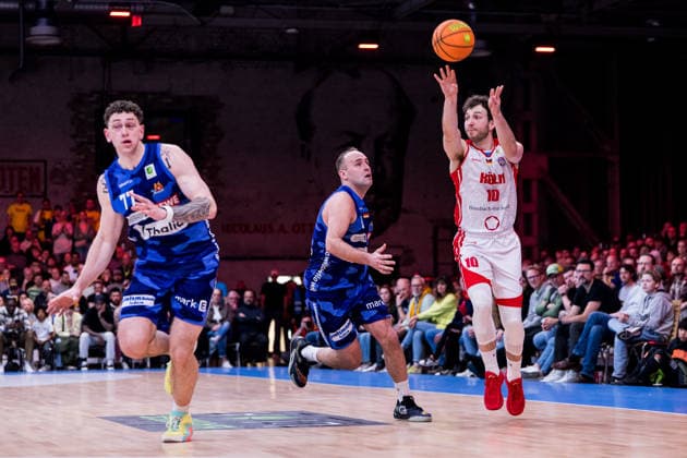 Barmer 2. Basketball Bundesliga ProA: RheinStars Köln vs Phoenix Hagen, 23.03.2026 Anzac Joseph Dennis Rissetto (Phoenix Hagen, 77), Devin Lawrence Schmidt (Phoenix Hagen, 8), Haris Hujic (RheinStars Köln, 10) im Wurf Barmer 2. Basketball Bundesliga ProA: RheinStars Köln vs Phoenix Hagen, Köln, Motorworld am 23.03.2026 Copyright: xBEAUTIFULxSPORTS Wunderlx