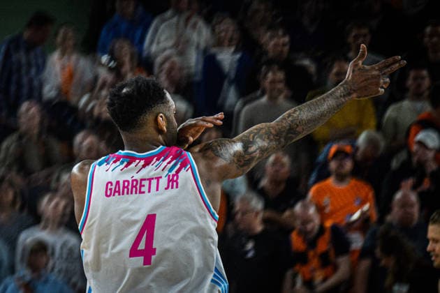 Neu Ulm, Deutschland, 23.03.26: Jeff Garrett Jr. (Telekom Baskets Bonn) gestikuliert, gestik waehrend des Basketball Bundesliga Spiels zwischen ratiopharm ulm vs Telekom Baskets Bonn in der ratiopharm Arena am 23. März 2026 in Neu Ulm, Deutschland. (Foto von Harry Langer DeFodi Images) ratiopharm Arena, Germany, 23.03.26: Jeff Garrett Jr. (Telekom Baskets Bonn) gestures during the Basketball Bundesliga match between ratiopharm ulm vs Telekom Baskets Bonn at Neu Ulm on March 23, 2026 in ratiopharm Arena, Germany. (Photo by Harry Langer DeFodi Images) (Photo by Harry Langer DeFodi Images) -