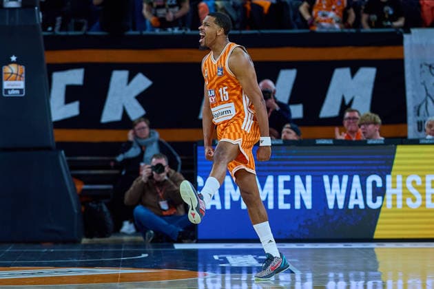 Freude, Jubel bei Justin Simon (ratiopharm ulm, 15) GER, ratiopharm ulm vs. Telekom Baskets Bonn, Basketball, 25. Spieltag, EasyCredit BBL, Spielzeit 2025 2026, 23.03.2026 GER, ratiopharm ulm vs. Telekom Baskets Bonn, Basketball, 25. Spieltag, EasyCredit BBL, Spielzeit 2025 2026, 23.03.2026 Neu-Ulm Copyright: xEibner-Pressefoto GeraldxOelze-dexStoppanyx EP_ODS