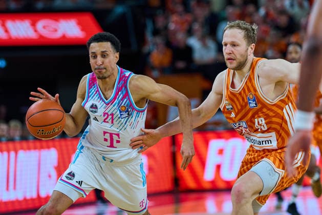 Joel Aminu (Telecom Baskets Bonn, 21), Christian Sengfelder (ratiopharm ulm, 43) GER, ratiopharm ulm vs. Telekom Baskets Bonn, Basketball, 25. Spieltag, EasyCredit BBL, Spielzeit 2025 2026, 23.03.2026 GER, ratiopharm ulm vs. Telekom Baskets Bonn, Basketball, 25. Spieltag, EasyCredit BBL, Spielzeit 2025 2026, 23.03.2026 Neu-Ulm Copyright: xEibner-Pressefoto GeraldxOelze-dexStoppanyx EP_ODS