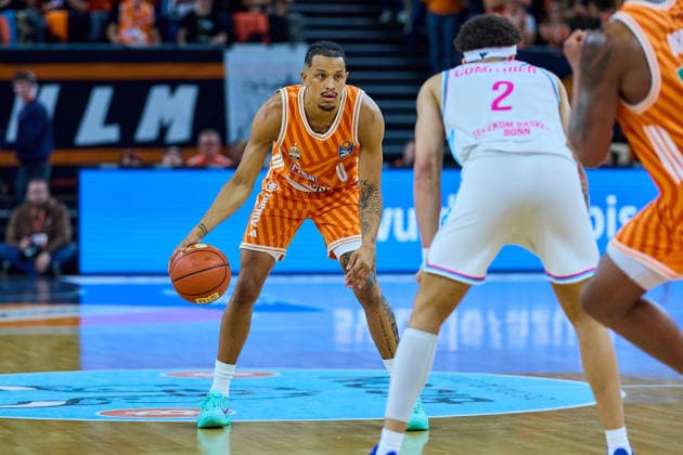 Nelson Weidemann (ratiopharm ulm, 00), Alijah Comithier (Telecom Baskets Bonn, 02) GER, ratiopharm ulm vs. Telekom Baskets Bonn, Basketball, 25. Spieltag, EasyCredit BBL, Spielzeit 2025 2026, 23.03.2026 GER, ratiopharm ulm vs. Telekom Baskets Bonn, Basketball, 25. Spieltag, EasyCredit BBL, Spielzeit 2025 2026, 23.03.2026 Neu-Ulm Copyright: xEibner-Pressefoto GeraldxOelze-dexStoppanyx EP_ODS