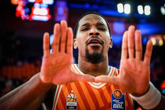 Neu Ulm, Deutschland, 23.03.26: Justin Simon (ratiopharm ulm) gestikuliert, gestik waehrend des Basketball Bundesliga Spiels zwischen ratiopharm ulm vs Telekom Baskets Bonn in der ratiopharm Arena am 23. März 2026 in Neu Ulm, Deutschland. (Foto von Harry Langer DeFodi Images) ratiopharm Arena, Germany, 23.03.26: Justin Simon (ratiopharm ulm) gestures during the Basketball Bundesliga match between ratiopharm ulm vs Telekom Baskets Bonn at Neu Ulm on March 23, 2026 in ratiopharm Arena, Germany. (Photo by Harry Langer DeFodi Images) (Photo by Harry Langer DeFodi Images) -