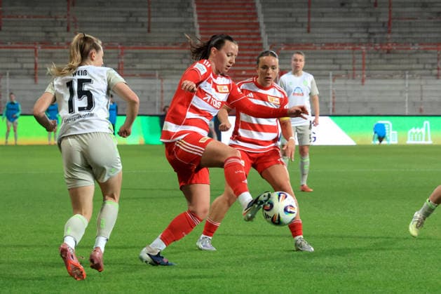 DEU, 1.BL, Frauen, 1.FC Union vs. Werder Bremen, 23.03.2026, Stadion Alte Foersterei, Berlin, DEU, 1.BL, Frauen, 1.FC Union vs. Werder Bremen, im Bild: Hannah Euerlings (1.FC Union Berlin 14), Lisa Heiseler (1.FC Union Berlin 7), Michelle Weiss (Werder Bremen 15) DFL - regulations prohibit any use of Photographs as image sequences and or quasi-video