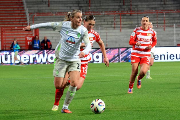 DEU, 1.BL, Frauen, 1.FC Union vs. Werder Bremen, 23.03.2026, Stadion Alte Foersterei, Berlin, DEU, 1.BL, Frauen, 1.FC Union vs. Werder Bremen, im Bild: Samantha Steuerwald (1.FC Union Berlin 19), Lena Petermann (Werder Bremen 20) DFL - regulations prohibit any use of Photographs as image sequences and or quasi-video