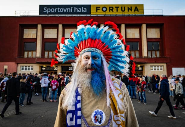 Ctvrtfinale play off hokejove extraligy - 4. zapas: HC Sparta Praha - HC Skoda Plzen, 23. brezna 2026, Praha. Fanousek Plzne pred utkanim. (CTKxPhoto RomanxVondrous) CTKPhotoP2026032308300  CTKPhotoP2026032308300