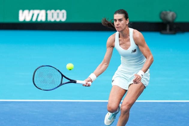 March 23, 2026, Miami Gardens, Florida, USA: Sorana Cirstea (ROU) returns a shot to Coco Gauff (not pictured) during the women s fourth round singles match at the 2026 Miami Open presented by Itau at Hard Rock Stadium. Miami Gardens USA - ZUMAw109 20260323_fap_w109_017 Copyright: xDebbyxWongx