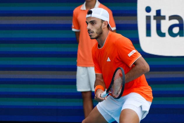 MIAMI GARDENS, FL - MARCH 23: Francisco Cerundolo (ARG) in action during a men™s third round singles match against Daniil Medvedev at the Miami Open on March 23, 2026, at Hard Rock Stadium in Miami Gardens, Florida,(Photo by Chris Arjoon Icon Sportswire) TENNIS: MAR 23 Miami Open EDITORIAL USE ONLY Icon2603230010035