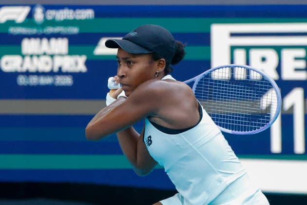 MIAMI GARDENS, FL - MARCH 23: Coco Gauff (USA) in action during a women™s third round singles match against Sorana Cirstea (ROU) at the Miami Open on March 23, 2026, at Hard Rock Stadium in Miami Gardens, Florida,(Photo by Chris Arjoon Icon Sportswire) TENNIS: MAR 23 Miami Open EDITORIAL USE ONLY Icon2603230010057