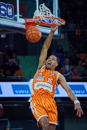 Dunking, Dunk von Justin Simon (ratiopharm ulm, 15) GER, ratiopharm ulm vs. Telekom Baskets Bonn, Basketball, 25. Spieltag, EasyCredit BBL, Spielzeit 2025 2026, 23.03.2026 GER, ratiopharm ulm vs. Telekom Baskets Bonn, Basketball, 25. Spieltag, EasyCredit BBL, Spielzeit 2025 2026, 23.03.2026 Neu-Ulm Copyright: xEibner-Pressefoto GeraldxOelze-dexStoppanyx EP_ODS