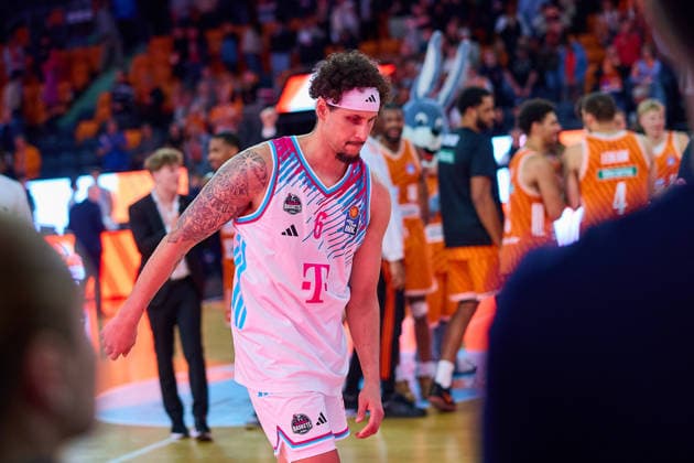 Michael Kessens (Telecom Baskets Bonn, 06) enttaeuscht, Enttaeuschung nach Niederlage GER, ratiopharm ulm vs. Telekom Baskets Bonn, Basketball, 25. Spieltag, EasyCredit BBL, Spielzeit 2025 2026, 23.03.2026 GER, ratiopharm ulm vs. Telekom Baskets Bonn, Basketball, 25. Spieltag, EasyCredit BBL, Spielzeit 2025 2026, 23.03.2026 Neu-Ulm Copyright: xEibner-Pressefoto GeraldxOelze-dexStoppanyx EP_ODS