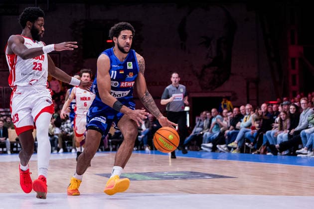 Barmer 2. Basketball Bundesliga ProA: RheinStars Köln vs Phoenix Hagen, 23.03.2026 Michael Jordan Miller (RheinStars Köln, 23), Marvin Omonigho Omuvwie (Phoenix Hagen, 11) am Ball Barmer 2. Basketball Bundesliga ProA: RheinStars Köln vs Phoenix Hagen, Köln, Motorworld am 23.03.2026 Copyright: xBEAUTIFULxSPORTS Wunderlx