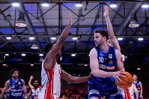 Barmer 2. Basketball Bundesliga ProA: RheinStars Köln vs Phoenix Hagen, 23.03.2026 Kenny Andre Calliste Keannou Baptiste (RheinStars Köln, 39), Fabian Bleck (Phoenix Hagen, 10) am Ball Barmer 2. Basketball Bundesliga ProA: RheinStars Köln vs Phoenix Hagen, Köln, Motorworld am 23.03.2026 Copyright: xBEAUTIFULxSPORTS Wunderlx