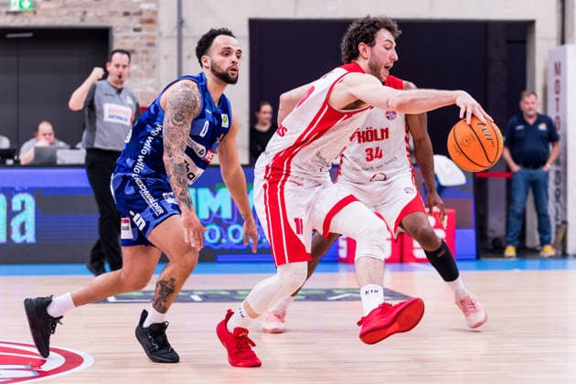 Barmer 2. Basketball Bundesliga ProA: RheinStars Köln vs Phoenix Hagen, 23.03.2026 Marcus Henri Graves (Phoenix Hagen, 0), Haris Hujic (RheinStars Köln, 10) am Ball Barmer 2. Basketball Bundesliga ProA: RheinStars Köln vs Phoenix Hagen, Köln, Motorworld am 23.03.2026 Copyright: xBEAUTIFULxSPORTS Wunderlx
