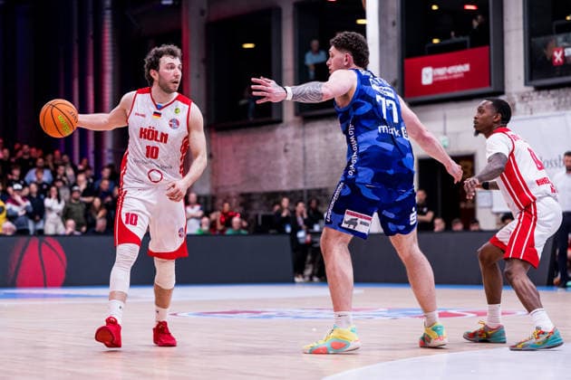 Barmer 2. Basketball Bundesliga ProA: RheinStars Köln vs Phoenix Hagen, 23.03.2026 Haris Hujic (RheinStars Köln, 10) am Ball, Anzac Joseph Dennis Rissetto (Phoenix Hagen, 77) Barmer 2. Basketball Bundesliga ProA: RheinStars Köln vs Phoenix Hagen, Köln, Motorworld am 23.03.2026 Copyright: xBEAUTIFULxSPORTS Wunderlx